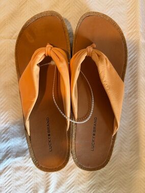 Lucky Brand Women’s Peach Twist-Top Toe-Post Sandals Size 7 1/2